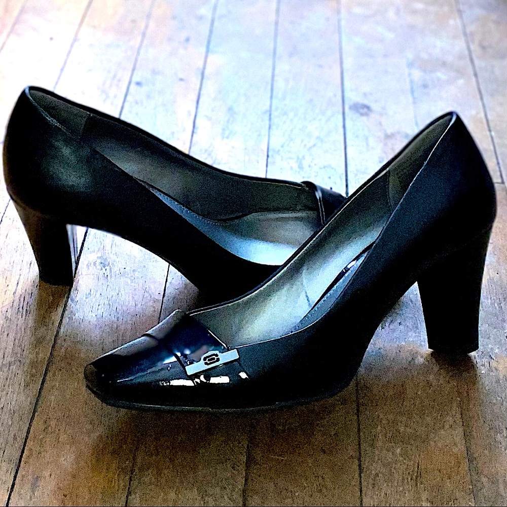 Bandolino pumps. Black leather. and patent leather. Size 8.5 M.